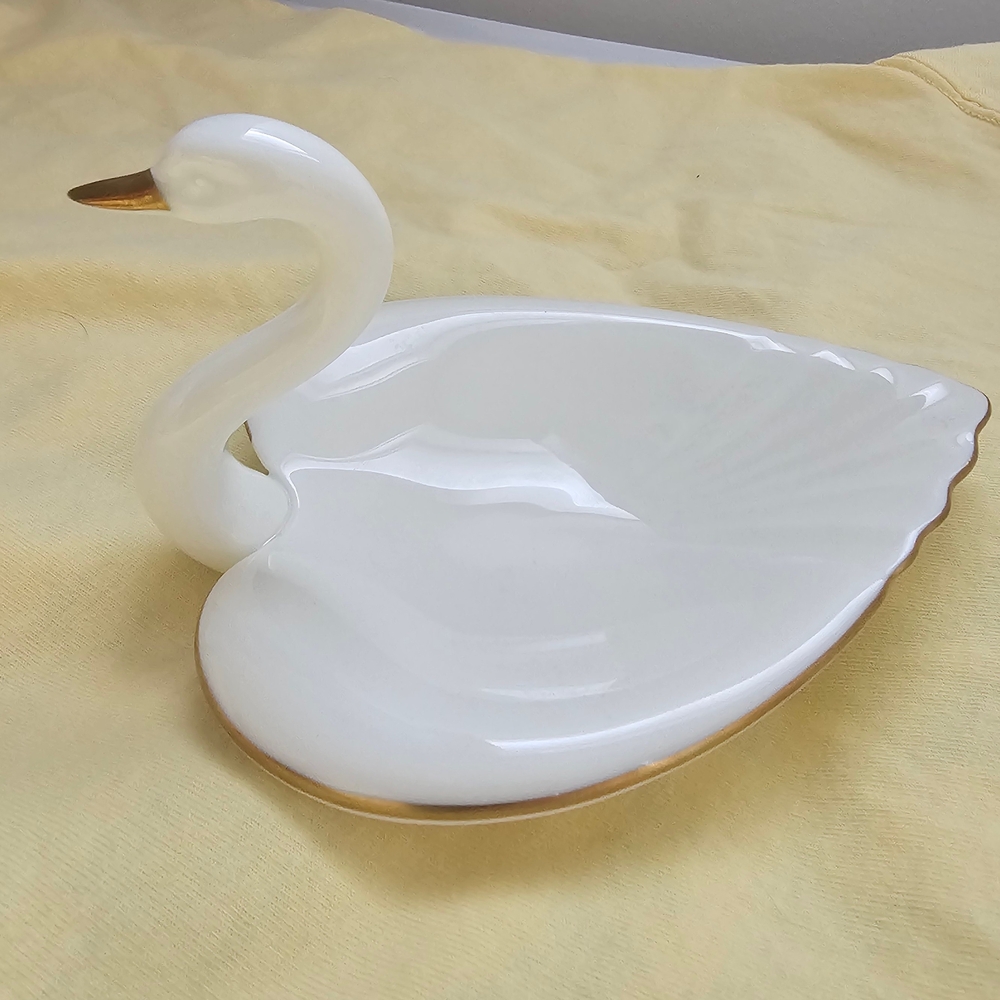 Mikasa Ivory Bone China Swan with 24k Gold Accents - Picture 2 of 6